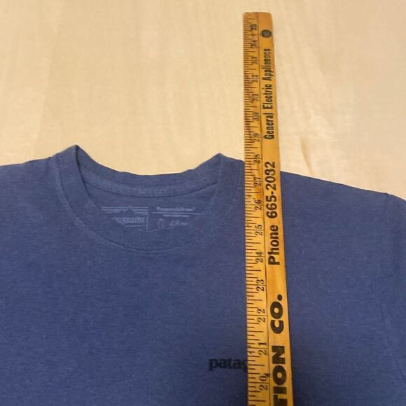 Patagonia Mens T-Shirt Long Sleeve Size Small Logo Blue Out Fish Shark Crewneck - Picture 3 of 7